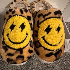 NWT: Happy Face slippers 7M